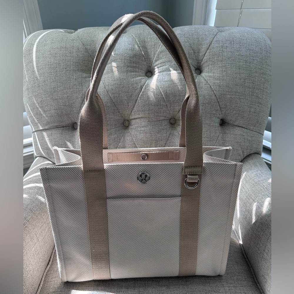 Lululemon Canvas Two-Tone Tote Bag Mojave Tan/Light Ivory 10L